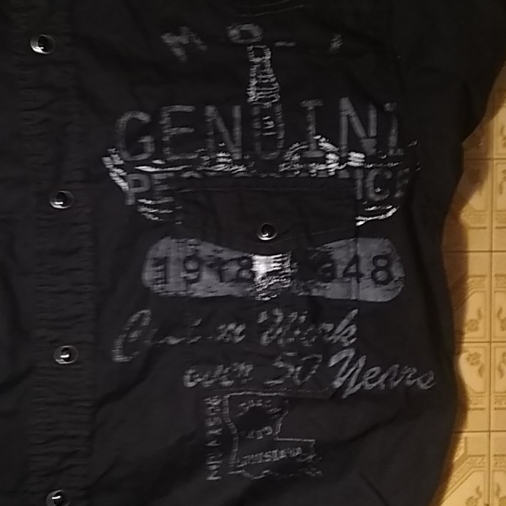 Shirt - Picture 3 of 3